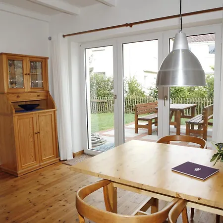 Haus Knutt Aus - Erdgeschosswohnung Mit Garten *